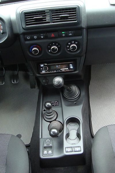 Lada Niva (2026) LEGEND, 1.7i,4x4,Nové,STK 8/28 - fotka 41 z 63