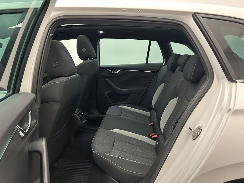 Škoda Scala 1.5 TSI Style Plus - fotka 17 z 24