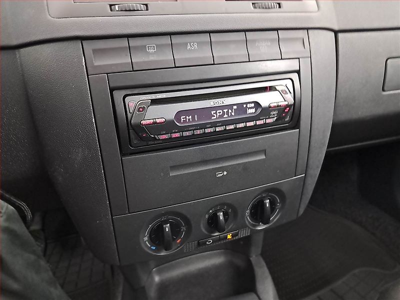 Škoda Fabia (2005) 1.2 12V, nová STK, zamluveno - fotka 12 z 14