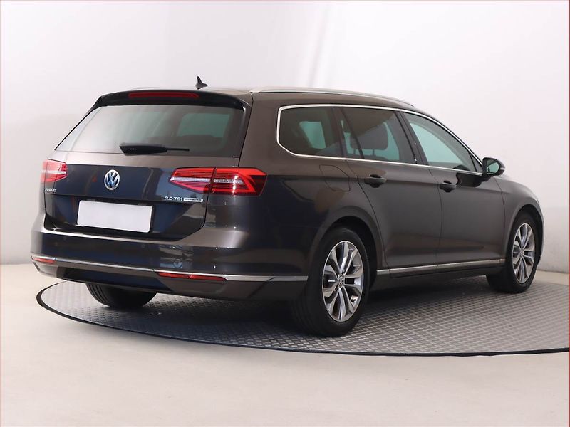 Volkswagen Passat (2016) 2.0 TDI, Automat, Serv.kniha - fotka 5 z 22