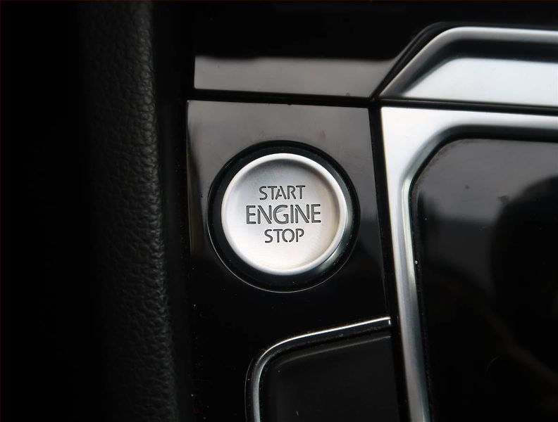 Volkswagen Passat (2018) R-Line 2.0 TDI, 4X4, Automat - fotka 20 z 21