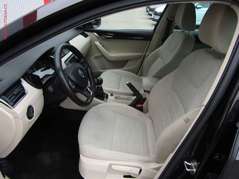 Škoda Octavia (2014) 2.0 TDi, 2.maj,ČR, Elegance - fotka 9 z 18