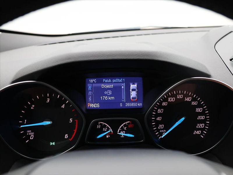 Ford Kuga 2,0 TDCi 132 kW 4x4 - fotka 15 z 28
