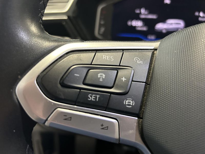 Volkswagen Touran (2023) 2.0TDi Highline LED Kamera TZ - fotka 22 z 35