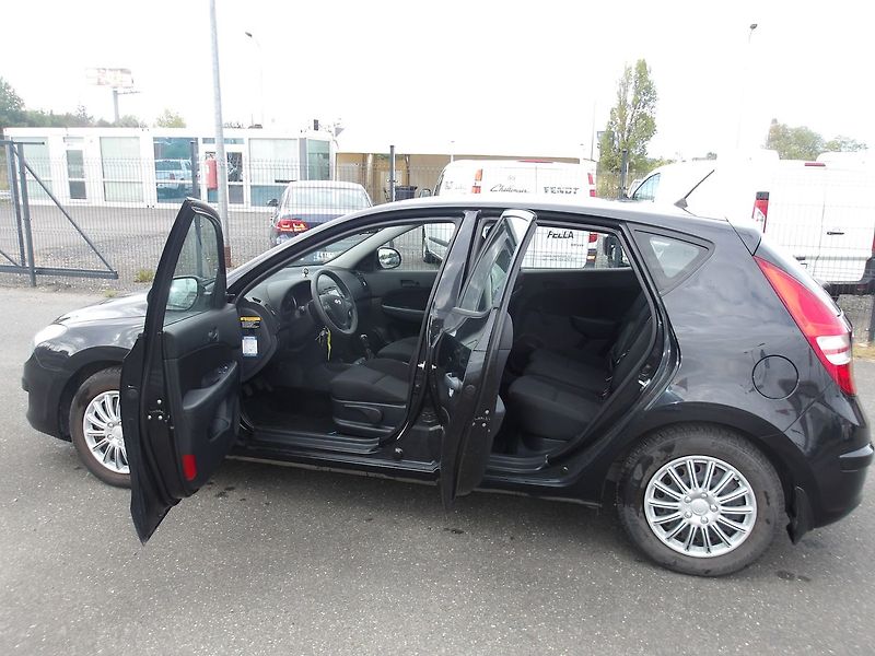 Hyundai i30 1,4i ČR NAJ.100000km !!! - fotka 11 z 35