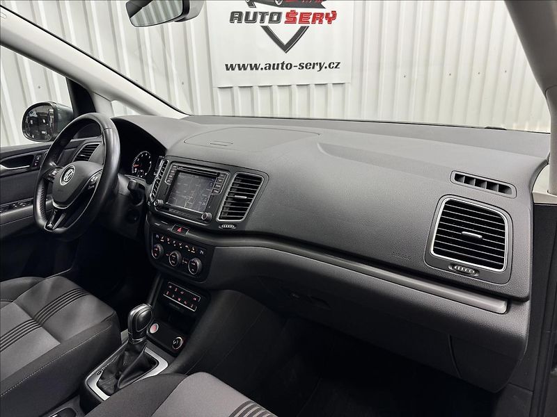 Volkswagen Sharan 2.0TSI 162KW DSG ACC DCC 2XALU - fotka 44 z 50