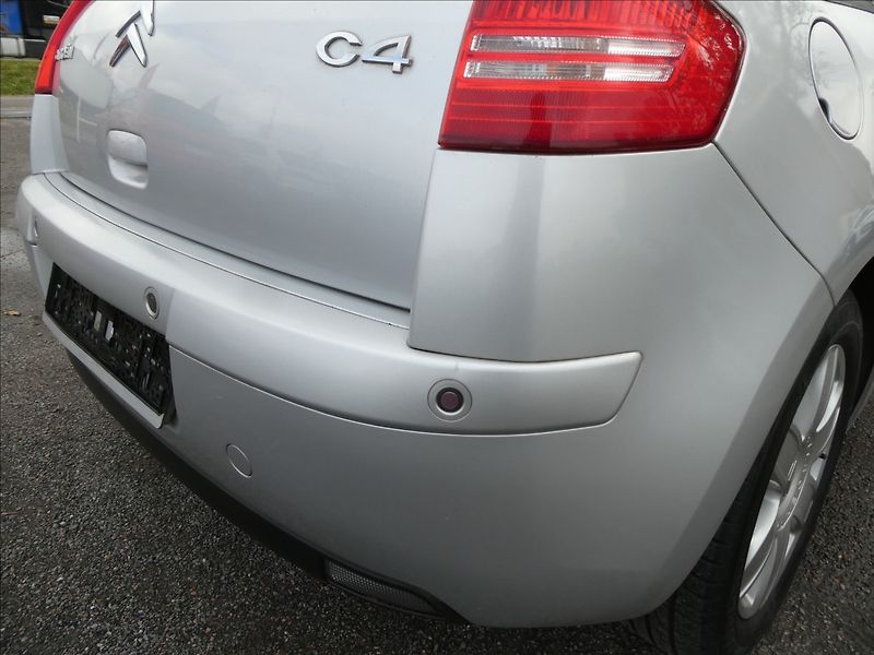 Citroën C4 1,6 i 80kW 2x kola, serviska - fotka 8 z 33