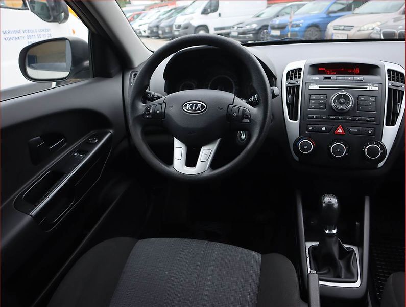 Kia Ceed (2011) 1.4 CVVT, Serv.kniha - fotka 7 z 14