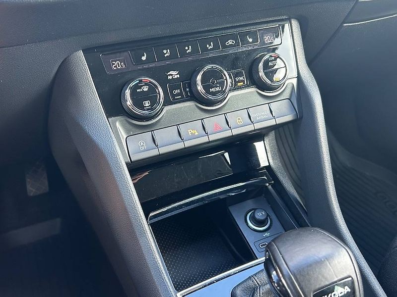 Škoda Karoq Fresh 7DSG 1,5TSI - fotka 17 z 24