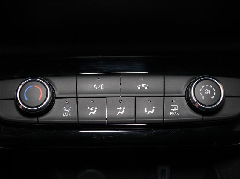 Opel Corsa 1,2 Turbo 74kW AT GS-line Kam. - fotka 18 z 20