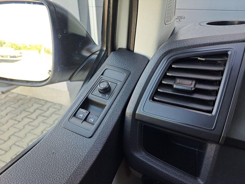 Volkswagen Transporter (2018) 2.0 TSI, 110kW, 6 míst, ZÁRUKA - fotka 26 z 27
