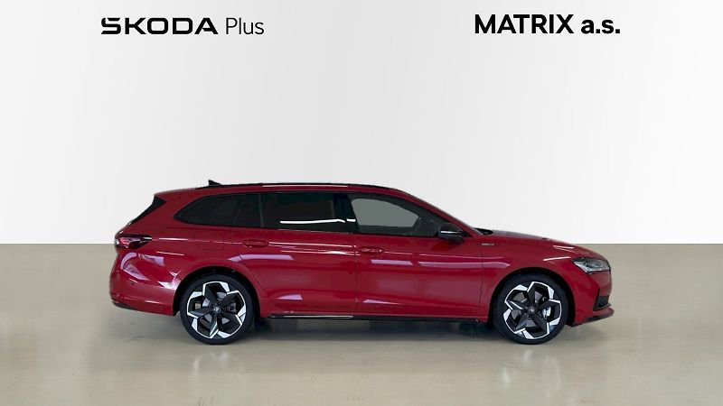 Škoda Superb (2025) Combi iV SPORTLINE 1.5 TSI 150 - fotka 7 z 35