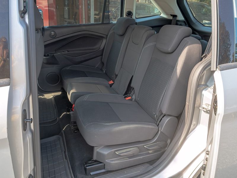 Ford Grand C-MAX (2017) 2.0TDCI 110KW 7sedadel – TAŽNÝ - fotka 34 z 47