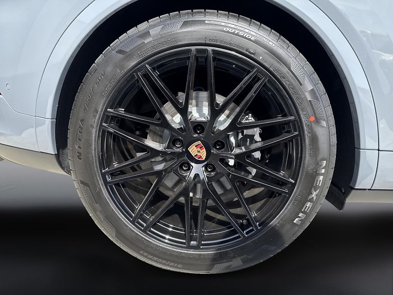 Porsche Cayenne E-Hybrid Coupé Black Edition - fotka 13 z 28