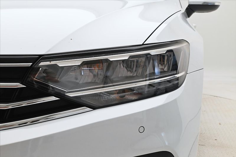 Volkswagen Passat 2,0 TDI 110 kW DSG Business Zá - fotka 31 z 33