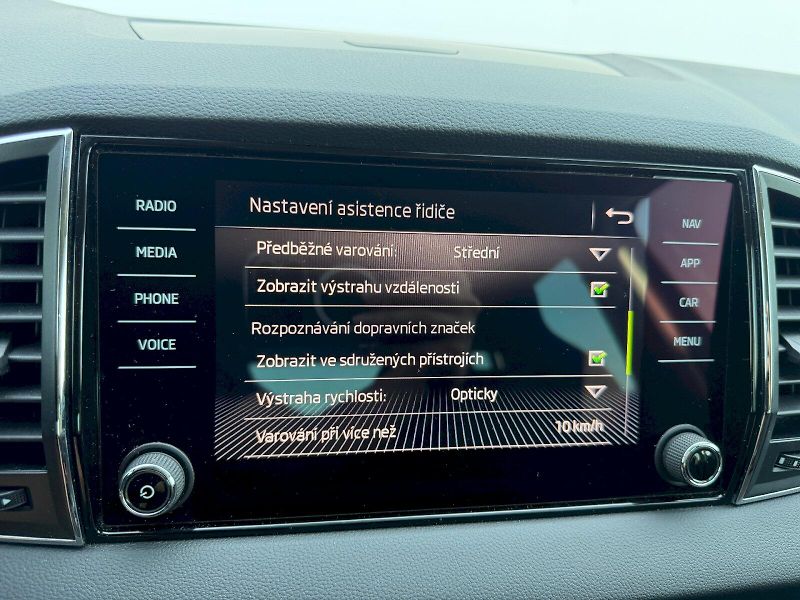 Škoda Karoq (2020) 1.5 TSI 110kW DSG Style - fotka 18 z 35