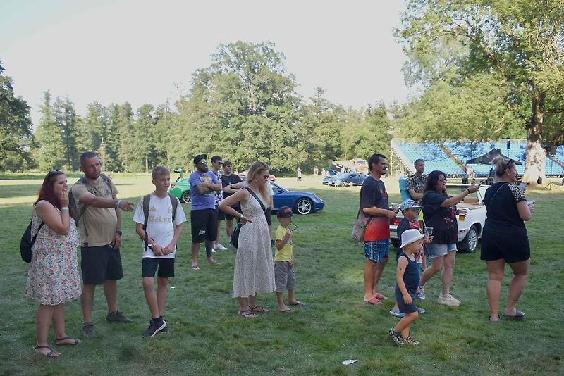 Na zámku Blatná se konala v sobotu 31. srpna 2024 přehlídka výjimečných vozidel Concorso Castle Blatna 2024.