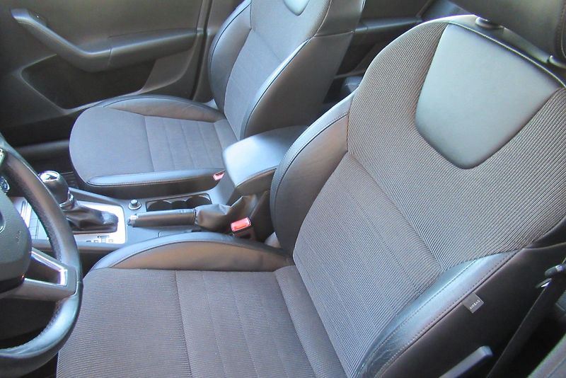 Škoda Octavia 2.0 TDi DSG  AUT. KLIMA NAVI  - fotka 17 z 35
