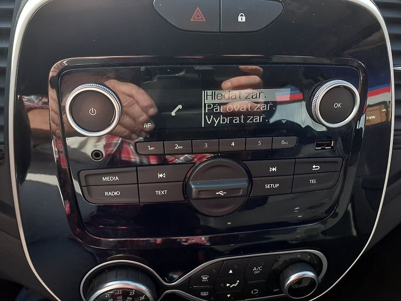 Renault Captur (2017) 1.2 TCe  87kW - fotka 12 z 33
