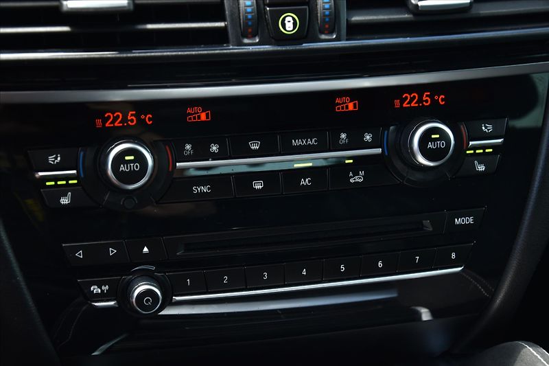 BMW X6 xDrive M50d 280kW SERVIS.KNIHA - fotka 24 z 28