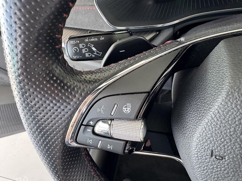 Škoda Octavia RS 2,0TDI*DSG*HUD*REZERVACE! - fotka 26 z 34