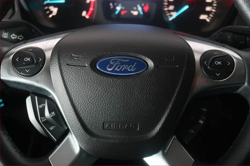 Ford Tourneo Custom (2013) Titanium 2.2 TDCi, 1Maj - fotka 17 z 18