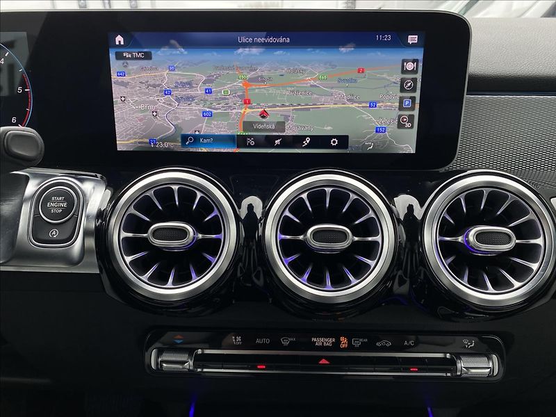 Mercedes-Benz GLB 200 d 4M Style - fotka 14 z 29