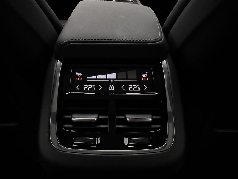 Volvo XC60 (2026) B5 AWD AUT ULTRA BLACK EDITION - fotka 20 z 24