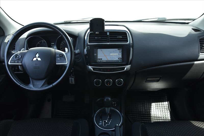 Mitsubishi ASX 2.2Di-D 4WD A/T INTENSE ČR - fotka 13 z 22