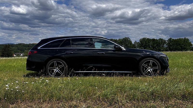 Mercedes-Benz Třídy E E220d, AMG, záruka, nájezd - fotka 5 z 22