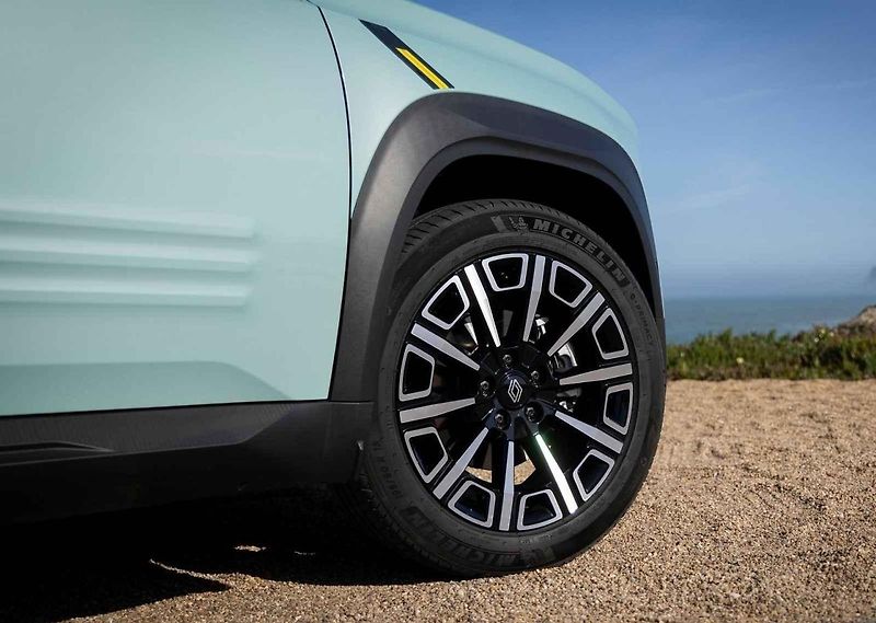 Renault 4 E-Tech je výborně jezdící praktický vůz s dobrým poměrem cena/výkon.