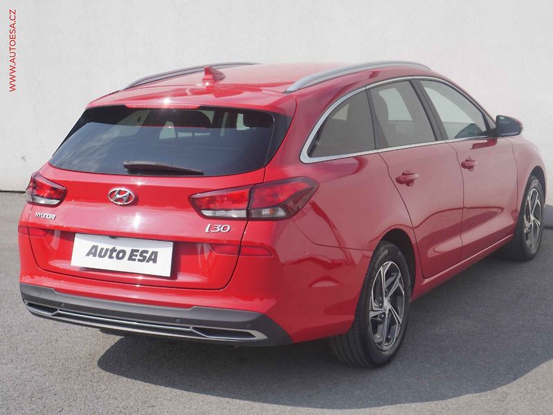Hyundai i30 (2021) 1.5. i, ČR, navi, LED, autoAC - fotka 4 z 15