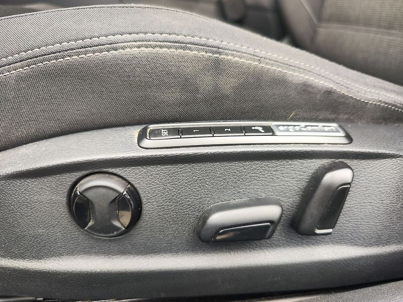 Volkswagen Passat 2.0 TDi/110kW Comfortline DSG - fotka 31 z 32