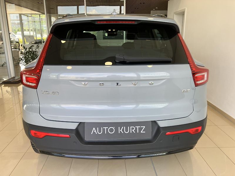 Volvo XC40 B3 FWD Plus Dark AT7 - fotka 8 z 40