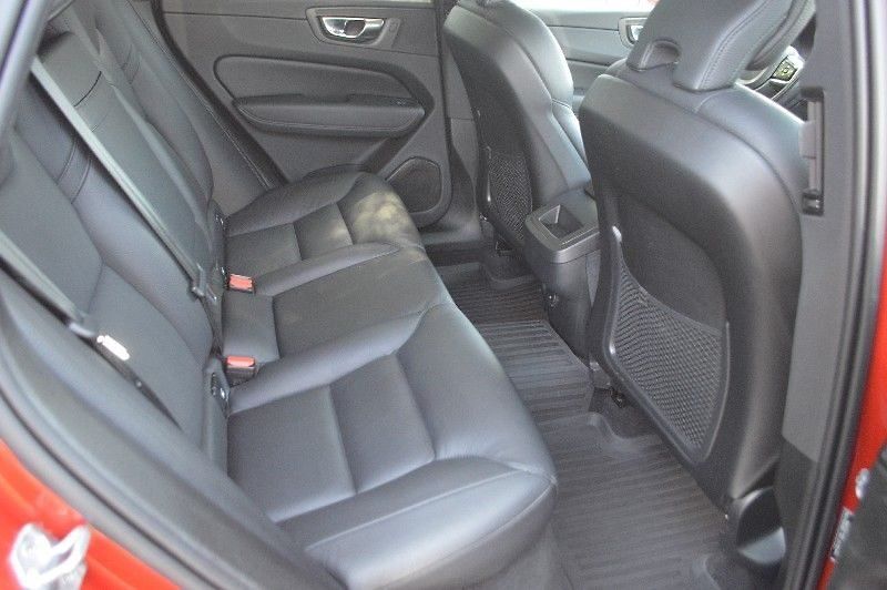 Volvo XC60 D4 AWD 2.4 INSCRIPTION (automa - fotka 14 z 28