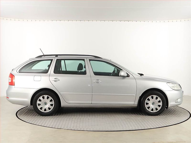 Škoda Octavia (2012) Ambition 1.6 TDI, Serv.kniha - fotka 6 z 15