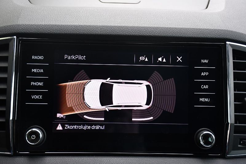 Škoda Karoq 1.6TDi STYLE TAŽNÉ 2xPNEU ČR - fotka 28 z 37