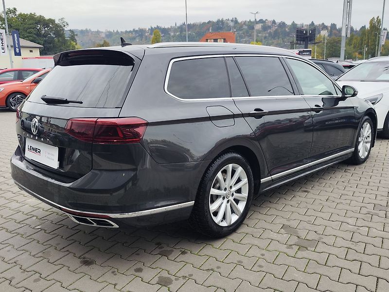 Volkswagen Passat 2.0 TDI/140kW R-Line DSG - fotka 5 z 37