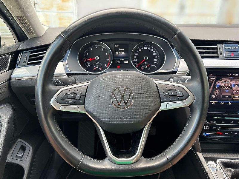 Volkswagen Passat (2023) Variant 1.5 TSI Business - fotka 17 z 26