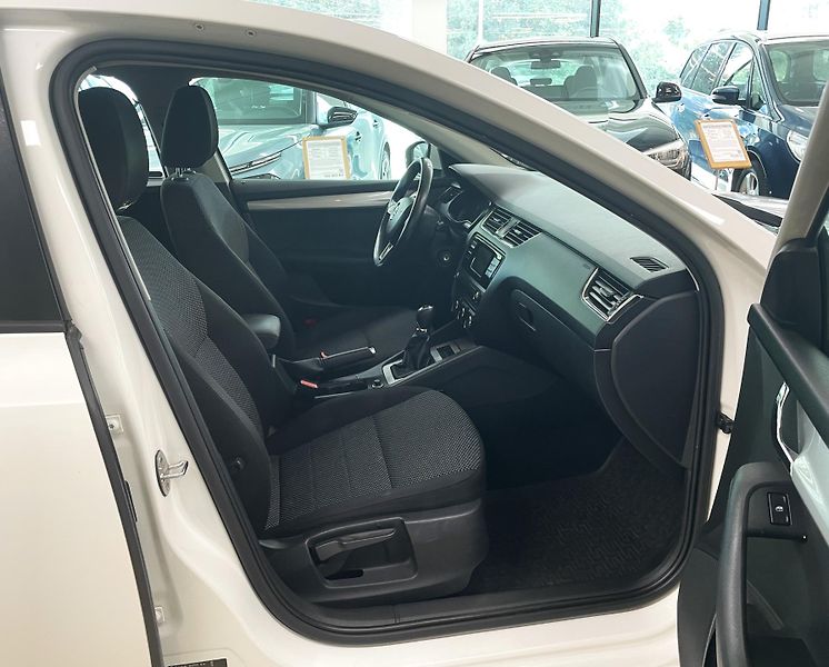 Škoda Octavia 1,6TDi Ambition, ČR - fotka 11 z 21