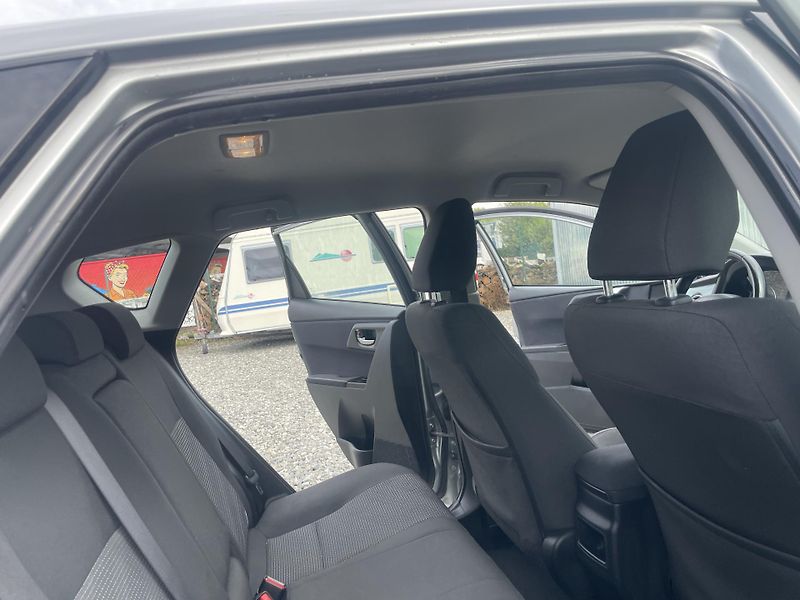 Toyota Auris 1.8i 16v HYBRID AUT SERVIS TOP - fotka 126 z 172