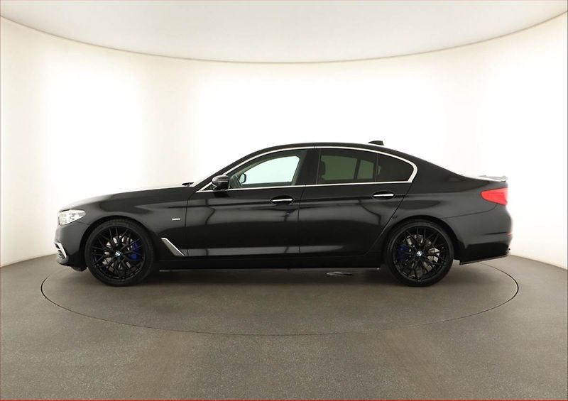 BMW Řada 5 (2017) 530d - fotka 3 z 20