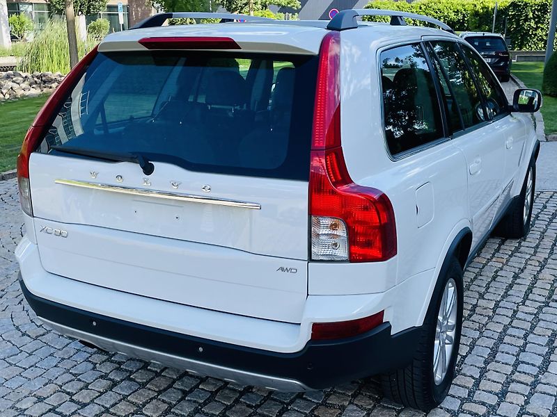 Volvo XC90 2.4D5 4x4 AUT VÝHŘEV SENZORY - fotka 13 z 44