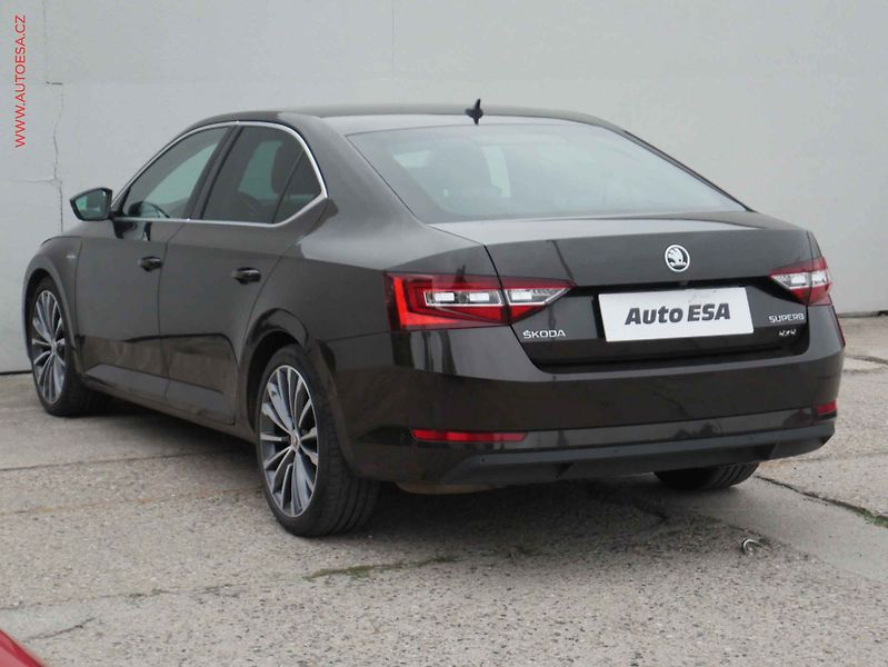 Škoda Superb (2019) 2.0 TDi 4x4, ČR, DSG, kůže - fotka 4 z 20