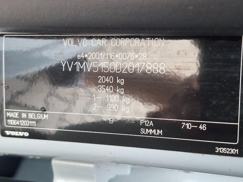 Volvo V40 (2012) 2.0D3 110kW AUT -1.MAJITEL - fotka 29 z 38