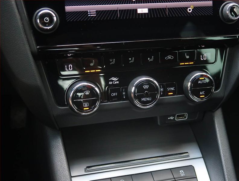 Škoda Octavia (2019) Style Plus 2.0 TSI - fotka 17 z 23