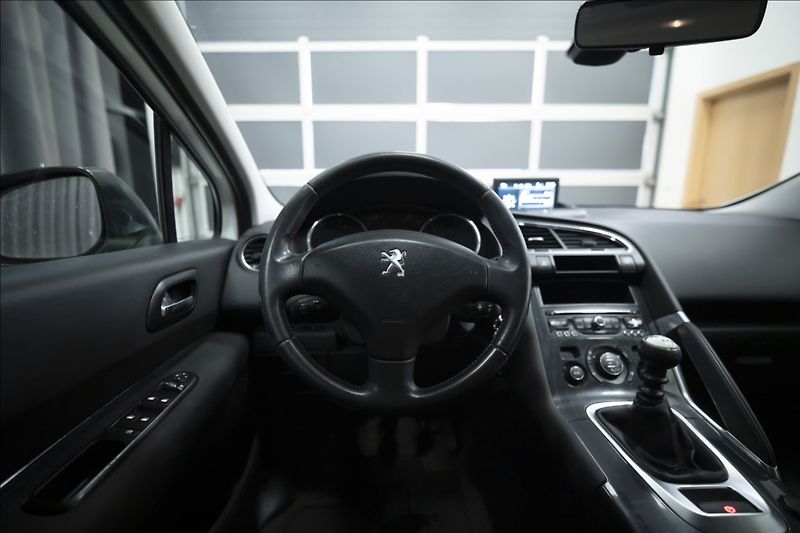 Peugeot 3008 2,0 HDI NAVIGACE TAŽNÉ - fotka 14 z 36