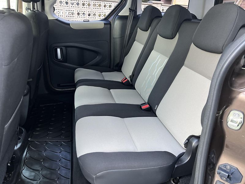 Peugeot Partner Tepee 1.6i KLIMA KOUPENO V ČR 1.MAJ. - fotka 19 z 37