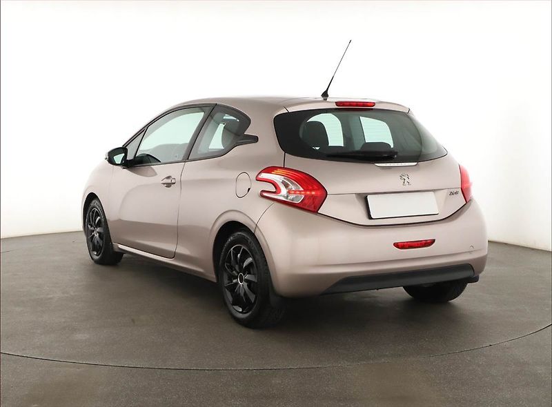 Peugeot 208 (2012) 1.4 VTi, CZ doklady - fotka 4 z 13