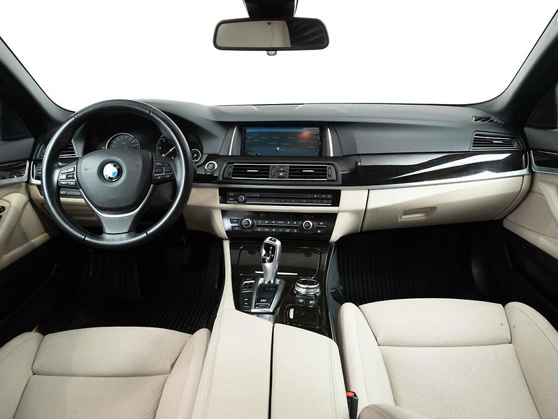 BMW Řada 5 530d xDrive Sedan - fotka 12 z 22